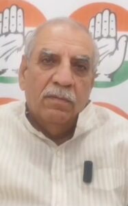 कुरुक्षेत्र में बातचीत करते थानेसर से कांग्रेस विधायक अशोक अरोड़ा।