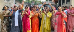 राधा रानी की पूजा-अर्चना के साथ शुरू हुई प्रभात फेरी में उमड़ी आस्था की भीड़