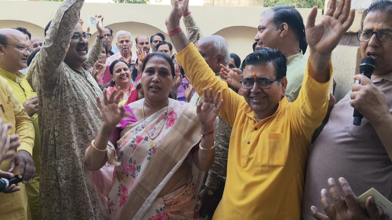 नारनौल में 41वीं प्रभात फेरी के दौरान राधा रानी के जयकारों के बीच झूमते श्रद्धालु