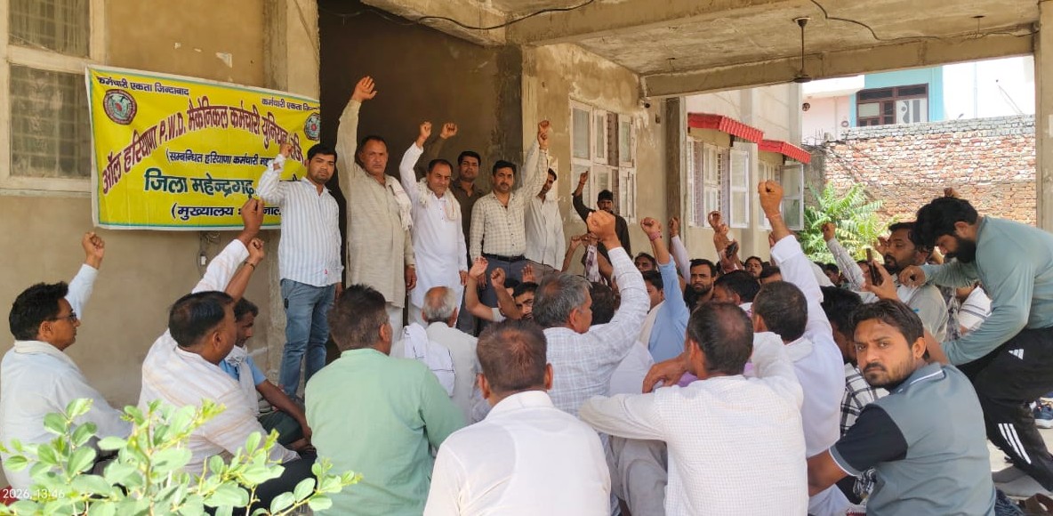 कर्मचारीयो के धरना प्रदर्शन की फोटो