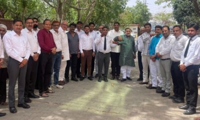 नीरज श्योराण की जीत पर नारनौल बार में जश्न, मिठाई बांटकर मनाई खुशी