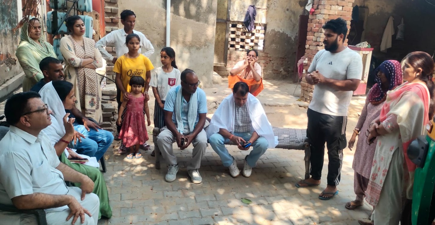 खोड गांव में नामांकन अभियान तेज, घर-घर पहुंचकर बच्चों को स्कूल भेजने की पहल