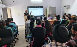 साइबर सुरक्षा विषय पर आयोजित कार्यक्रम में छात्रों ने उत्साहपूर्वक भाग लिया