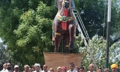 अटेली मंडी। खेड़ी कांटी गांव में बैठक करते ग्रामीण।