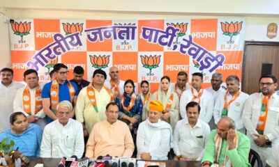 मीडिया से बातचीत करते भाजपा के नेता