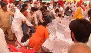 कार्यक्रम में हुए विवाद के बाद का दृश्य