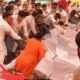 कार्यक्रम में हुए विवाद के बाद का दृश्य