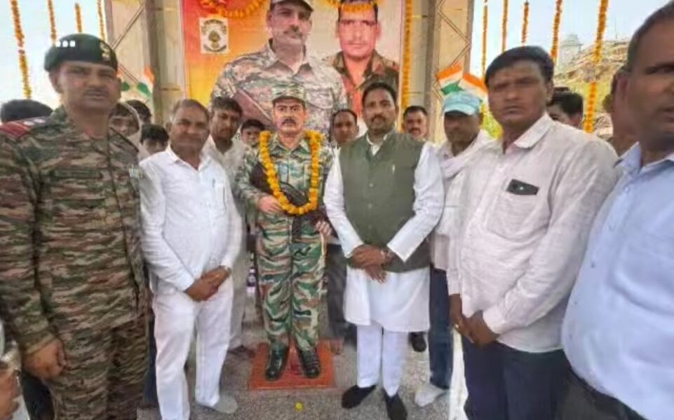 बेंसरडा गांव में शहीद मदन सिंह गुर्जर की प्रतिमा का भव्य अनावरण
