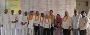 नांगल चौधरी में श्री विश्वकर्मा सामाजिक एवं शैक्षणिक संस्था की नई कार्यकारिणी का गठन करते समाज के पदाधिकारी।