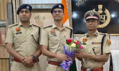साउथ रेंज रेवाड़ी का कार्यभार संभालने के बाद अधिकारियों से मुलाकात करते आईजीपी ओम प्रकाश नरवाल।