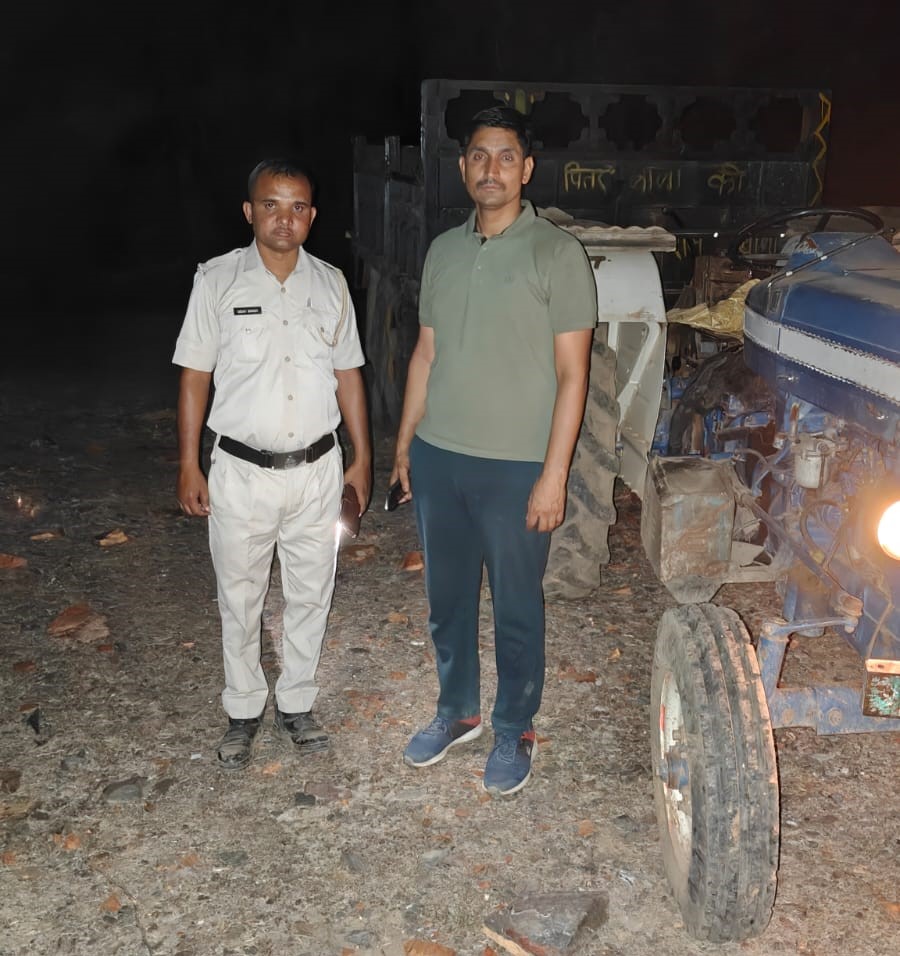 नियामतपुर पहाड़ियों में अवैध खनन के खिलाफ कार्रवाई के दौरान पत्थरों से भरी ट्रैक्टर-ट्रॉलियों के साथ पुलिस और माइनिंग विभाग की टीम।