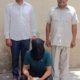 नारनौल में ऑनलाइन सट्टा खिलाने के आरोप में गिरफ्तार आरोपी और पुलिस कार्रवाई।