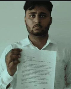 ब्लॉक समिति के चेयरमैन विकास सीएम को भेजी शिकायत की कॉपी दिखाते हुए,
