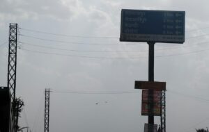 बोर्ड पर सभी गांवों के नाम, पर दोस्तपुर गायब