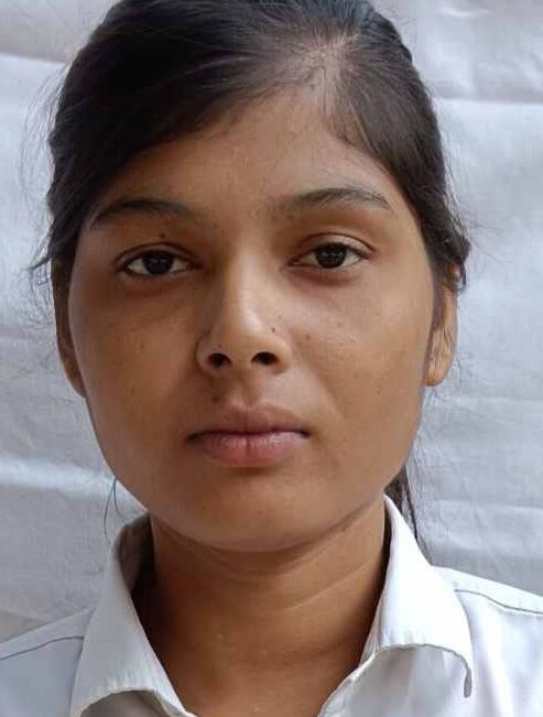 विद्यालय की छात्रा रानी किलकोटी ने 500 में से 469 अंक प्राप्त कर प्रथम स्थान हासिल किया।