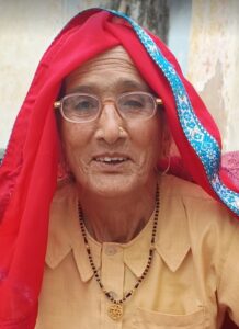 महेंद्रगढ़ जिले के पूर्व सरपंच परिवार की सदस्य सन्तोष देवी