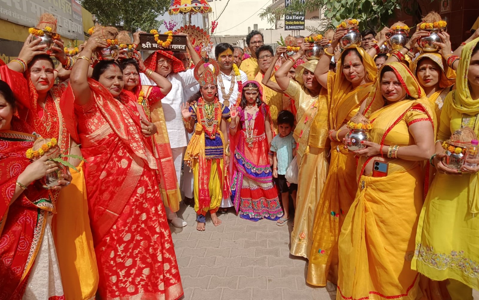 321 महिलाओं ने सिर पर कलश रखकर भक्ति भाव से निकाली कलश यात्रा।