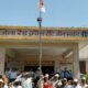 रेडक्रॉस ध्वज फहराकर कार्यक्रम का शुभारंभ करती उपायुक्त अनुपमा अंजली।