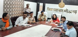 वीडियो कांफ्रेंस में मौजूद डीसी अनुपमा अंजली।