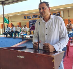 कार्यक्रम में संबोधित करते जिला सूचना विज्ञान अधिकारी इंजीनियर प्रशांत कुमार।