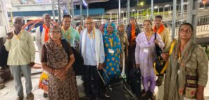 रेवाड़ी से श्री नांदेड़ साहिब के दर्शन के लिए रवाना होते तीर्थ यात्री।