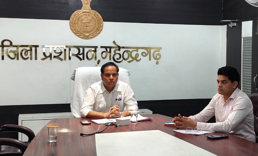 वीडियो कॉन्फ्रेंसिंग के दौरान मौजूद एडीसी तरुण कुमार पावरिया।