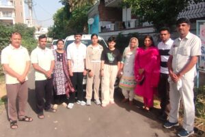 जापान में आयोजित सकुरा विज्ञान कार्यक्रम में भाग लेने जा रहे मेधावी विद्यार्थियों के साथ शिक्षा विभाग की टीम।