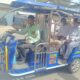 ई-रिक्शा में सवार होकर निरीक्षण के लिए जाते एसडीएम उदय सिंह।