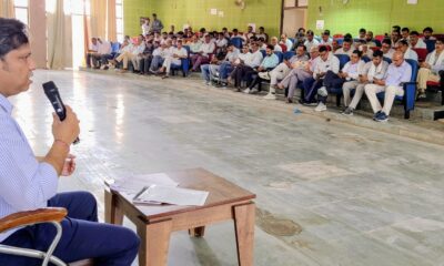 ज्ञान भारतम मिशन को लेकर बैठक लेते एडीसी तरुण कुमार पावरिया।