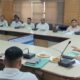जिला जल एवं सीवरेज मिशन की बैठक लेते एडीसी तरुण कुमार पावरिया।