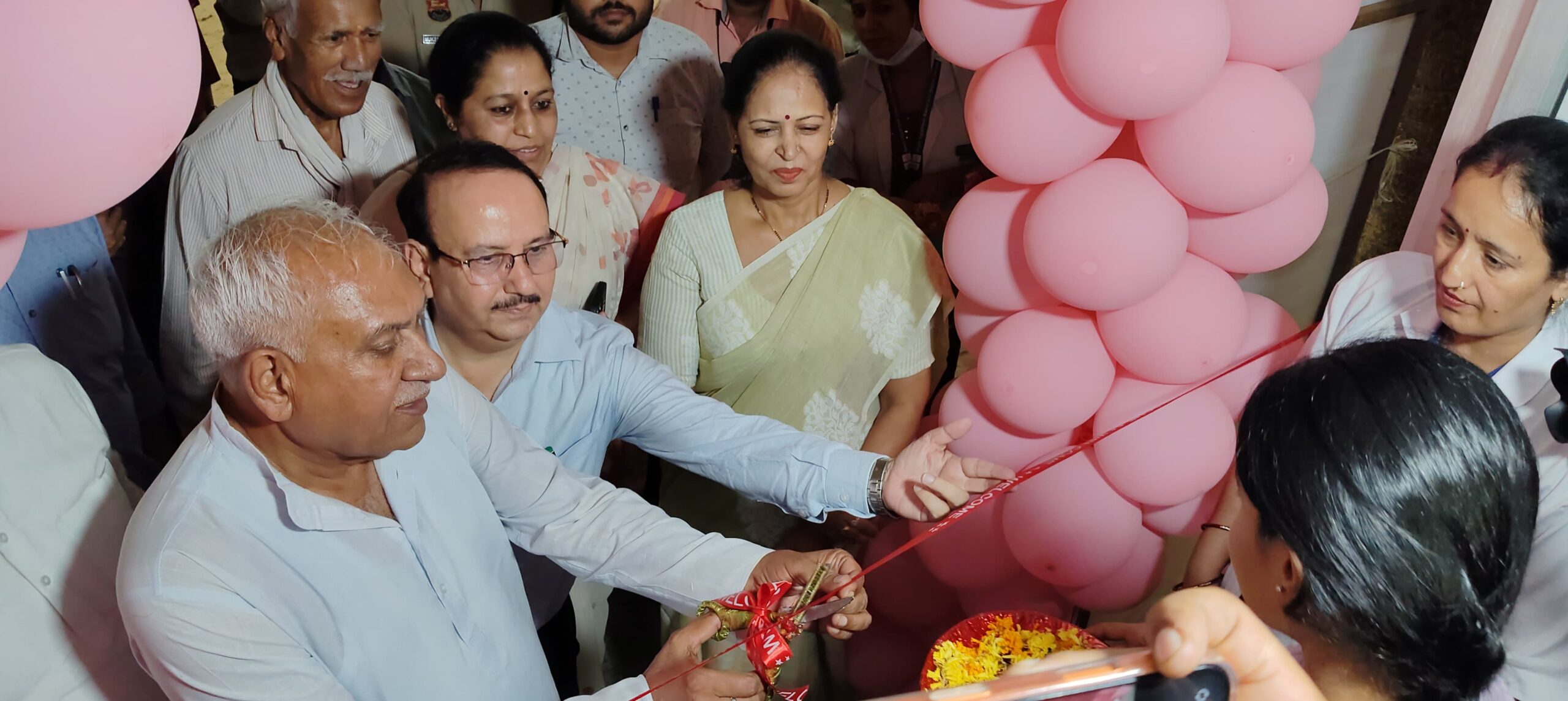 स्वास्थ्य परियोजनाओं के शुभारंभ अवसर पर संबोधित करते विधायक ओम प्रकाश यादव।