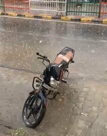 चरखी दादरी में बारिश और ओलावृष्टि से मौसम सुहावना