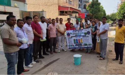 हुडा सेक्टर-वन में “नई सोच नया शहर” अभियान के तहत स्वच्छता का संकल्प लेते नगर परिषद कर्मचारी व निवासी।