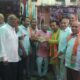 भाजपा की जीत पर नारनौल के पुल बाजार में जश्न, व्यापारियों ने बांटे लड्डू