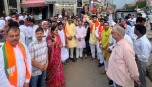 बंगाल-असम जीत पर ढोल-नगाड़ों के साथ झूमे भाजपा कार्यकर्ता
