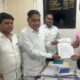 बिजली समस्याओं को लेकर डीएचबीवीएन अधिकारियों से मुलाकात करते ओमप्रकाश रैक्सवाल