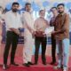वर्ल्ड वेटरिनरी डे पर भूमिका कॉलेज सिगड़ा में मेधावी छात्र को सम्मानित करते अतिथि।
