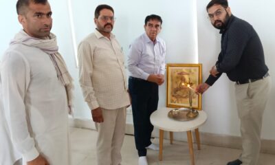 दीप प्रज्वलित कर कार्यशाला का शुभारंभ करते डॉ. बी.एस. सहरावत व अन्य अतिथि।
