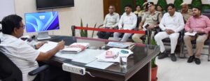 परीक्षा केंद्रों पर सुरक्षा और व्यवस्थाओं की समीक्षा करते प्रशासनिक व पुलिस अधिकारी।