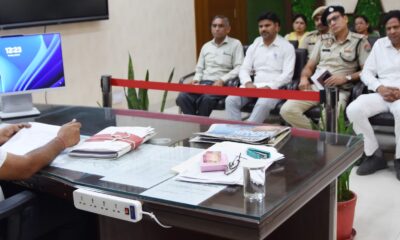 परीक्षा केंद्रों पर सुरक्षा और व्यवस्थाओं की समीक्षा करते प्रशासनिक व पुलिस अधिकारी।