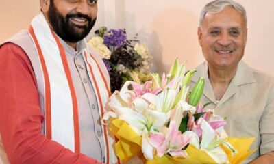 अहीरवाल दौरे के दौरान राव इंद्रजीत सिंह से मुलाकात करते मुख्यमंत्री नायब सिंह सैनी।