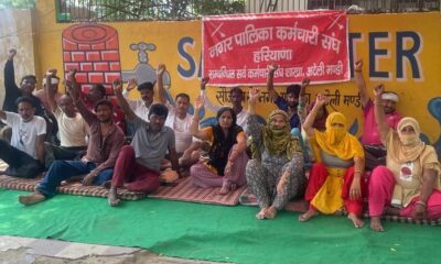 अटेली में सातवें दिन भी ठेका प्रथा के विरोध में धरने पर बैठे सफाई कर्मचारी।