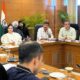मानसून तैयारियों को लेकर अधिकारियों के साथ समीक्षा बैठक करती मंत्री श्रुति चौधरी।
