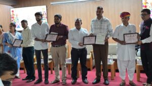 राष्ट्रीय मंच पर सम्मानित हुए वैद्य ऋषिपाल, तीन पुरस्कार जीतकर बढ़ाया महेंद्रगढ़ का मान।