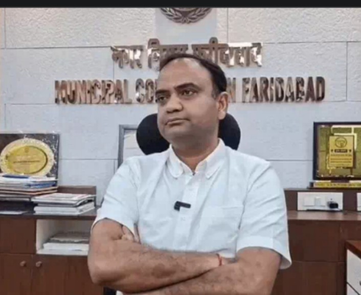 फरीदाबाद नगर निगम कमिश्नर धीरेंद्र खड़गटा