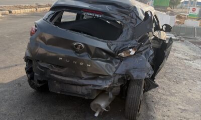 अटेली में डंपर की टक्कर के बाद क्षतिग्रस्त टाटा पंच कार और हादसे के बाद का दृश्य।