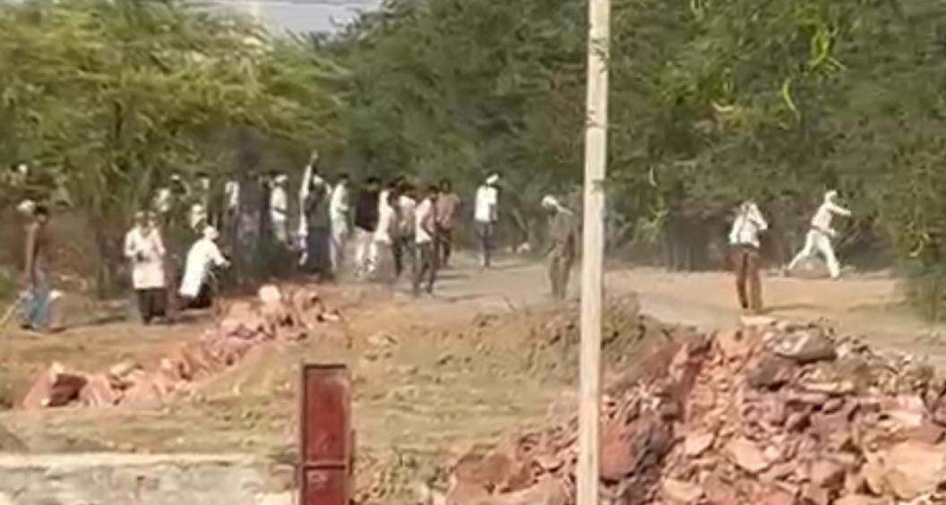 मेवात के जयसिंहपुर क्षेत्र में साइड विवाद को लेकर हुए खूनी संघर्ष के बाद मौके पर तनावपूर्ण स्थिति