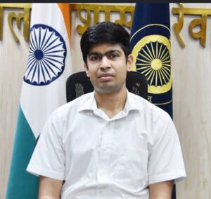 रेवाड़ी जिले के उपायुक्त (DC) अभिषेक मीना (IAS)