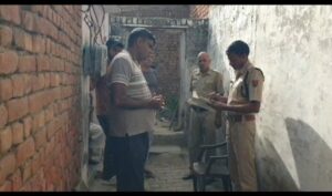 महेंद्रगढ़ में मौके पर जांच करती हुई पुलिस टीम