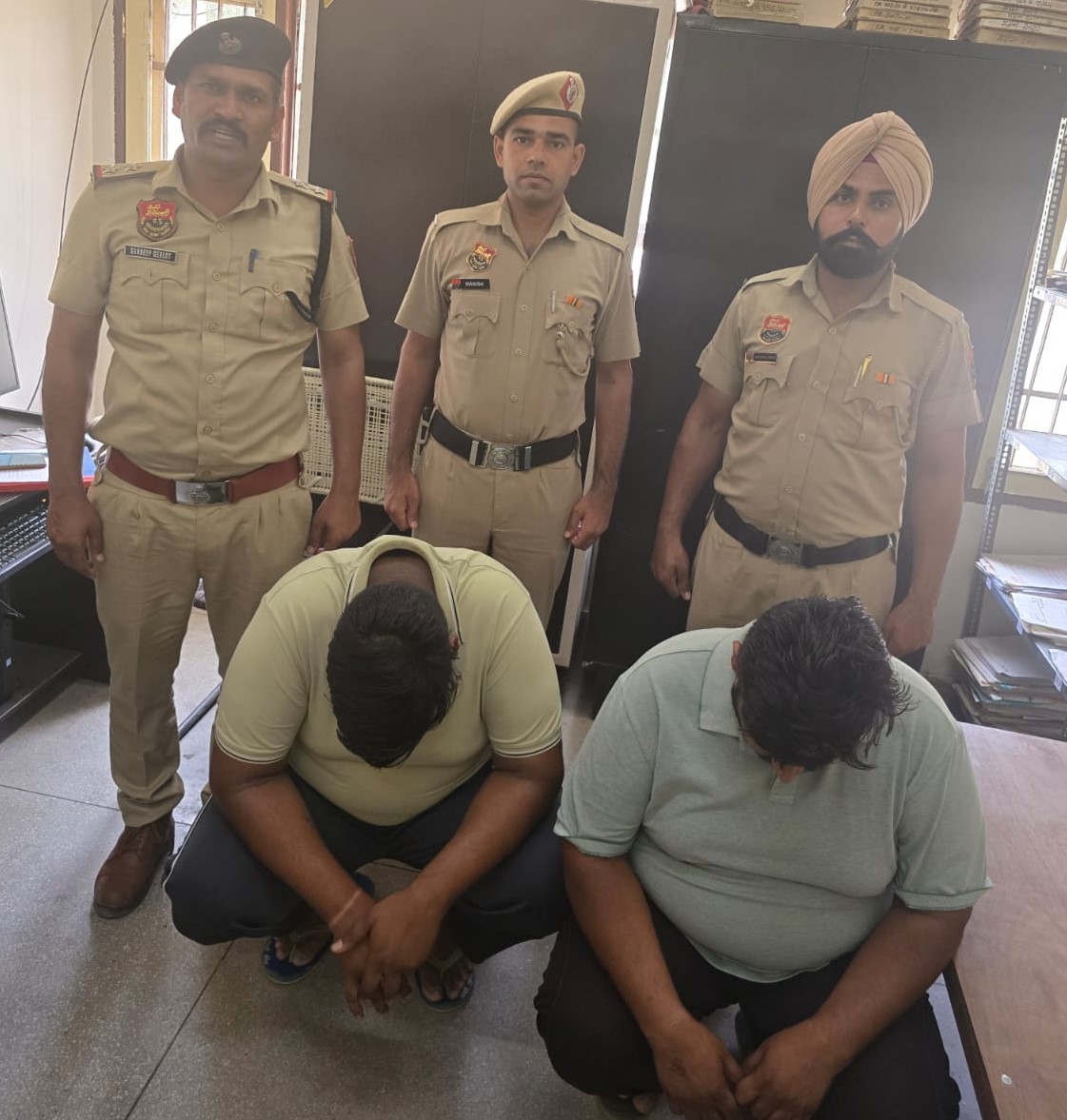रतिया पुलिस की गिरफ्तार में व्यापारी पर हमला करने वाले आरोपी।